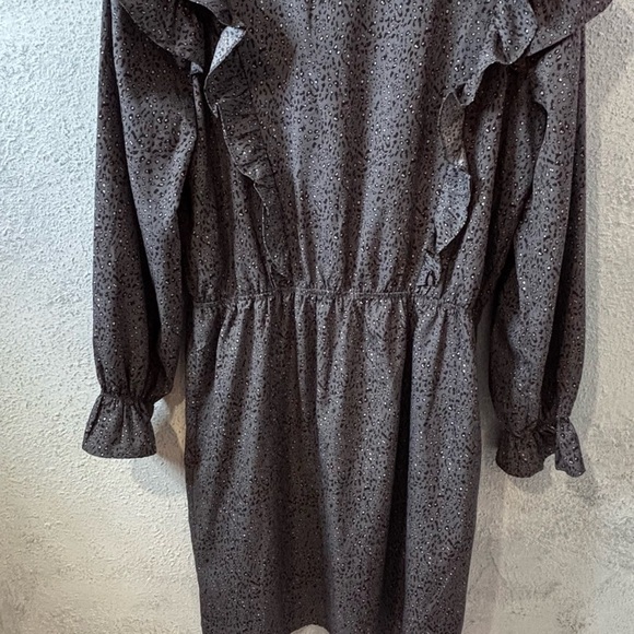 Elegant Brown and White Midi Dress - Picture 1 of 5